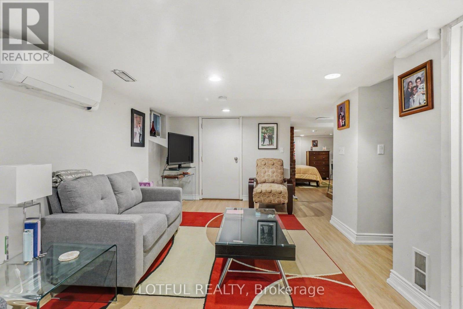 1 Bath House for Rent in Ottawa – 2 – 518 HILSON AVENUE, Ottawa – MLS# X13025176 - Image 7