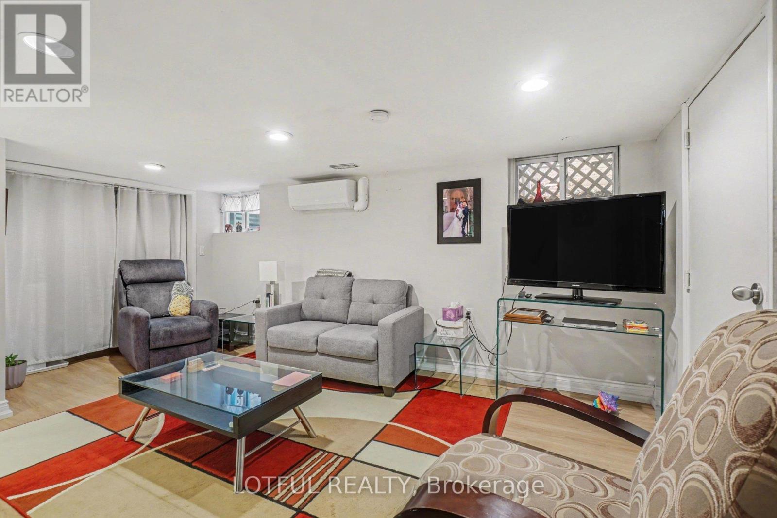 1 Bath House for Rent in Ottawa – 2 – 518 HILSON AVENUE, Ottawa – MLS# X13025176 - Image 8