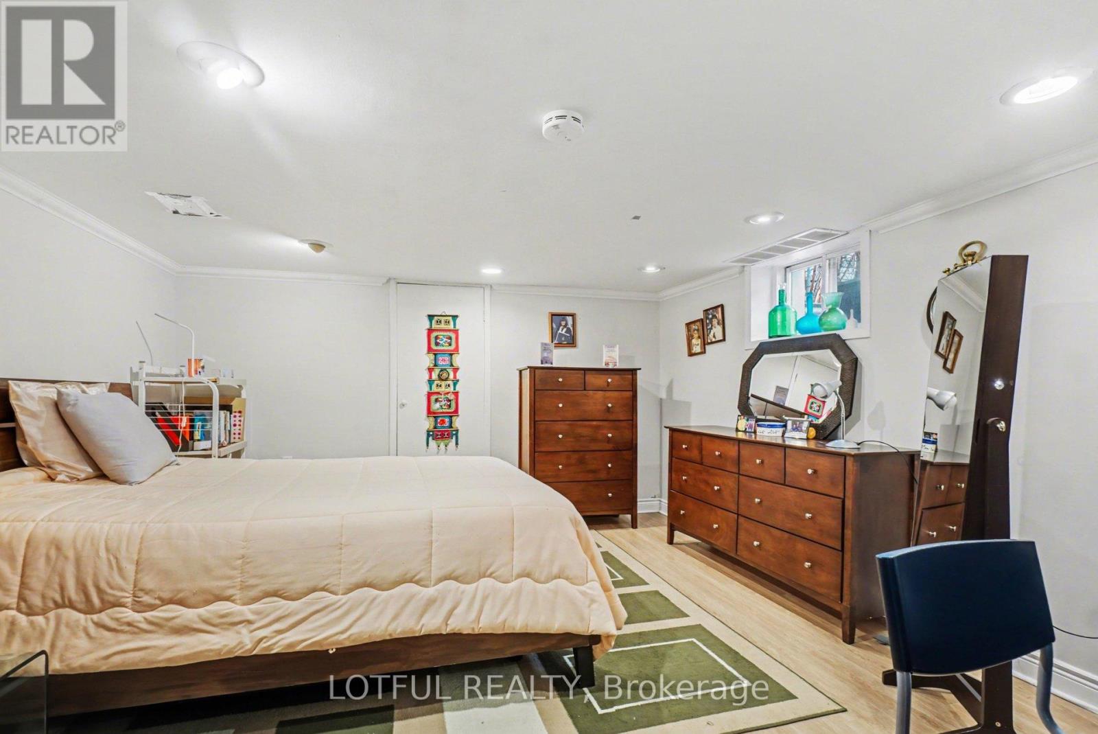 1 Bath House for Rent in Ottawa – 2 – 518 HILSON AVENUE, Ottawa – MLS# X13025176 - Image 9