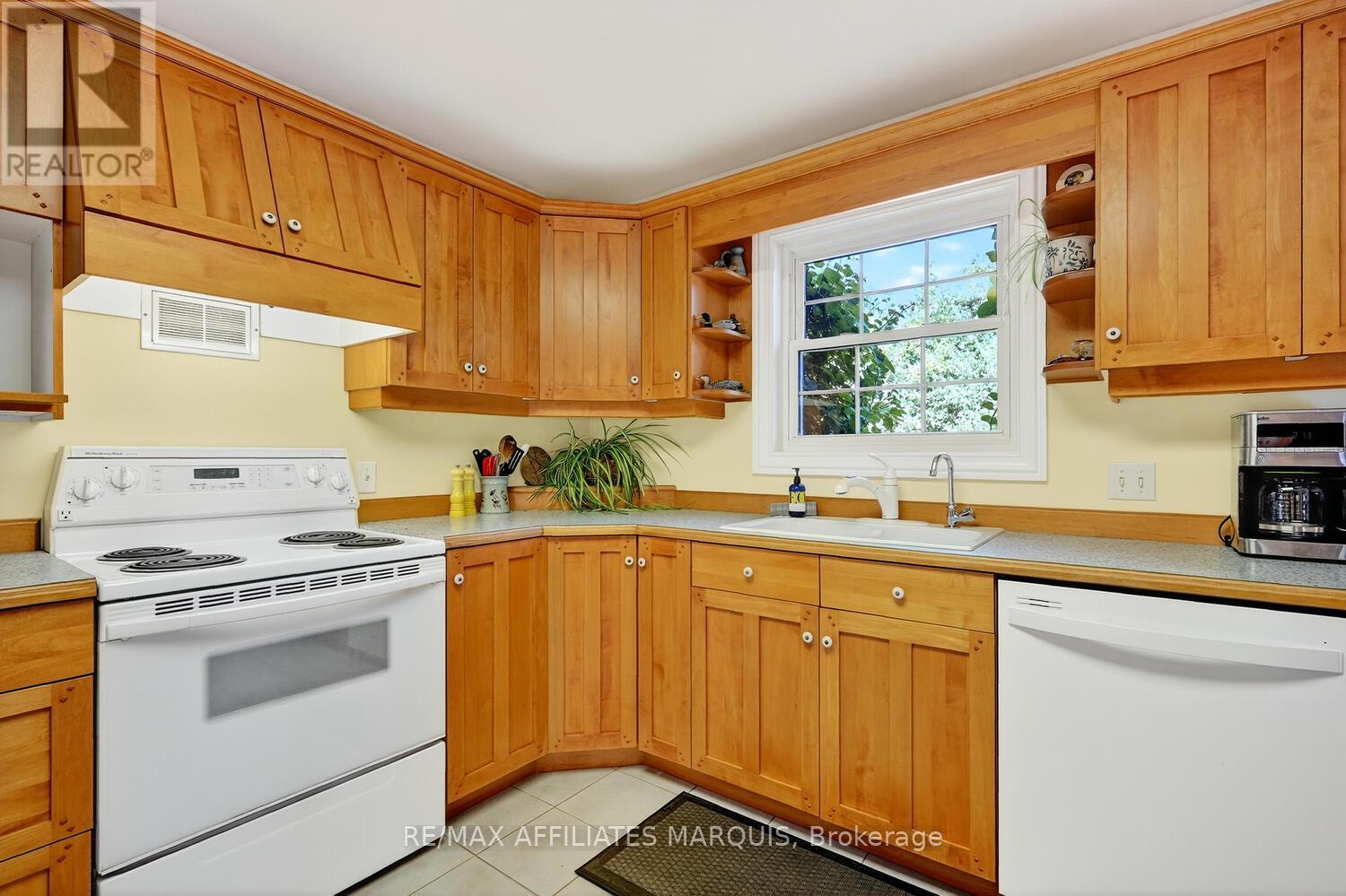 156 BAY ROAD - 16