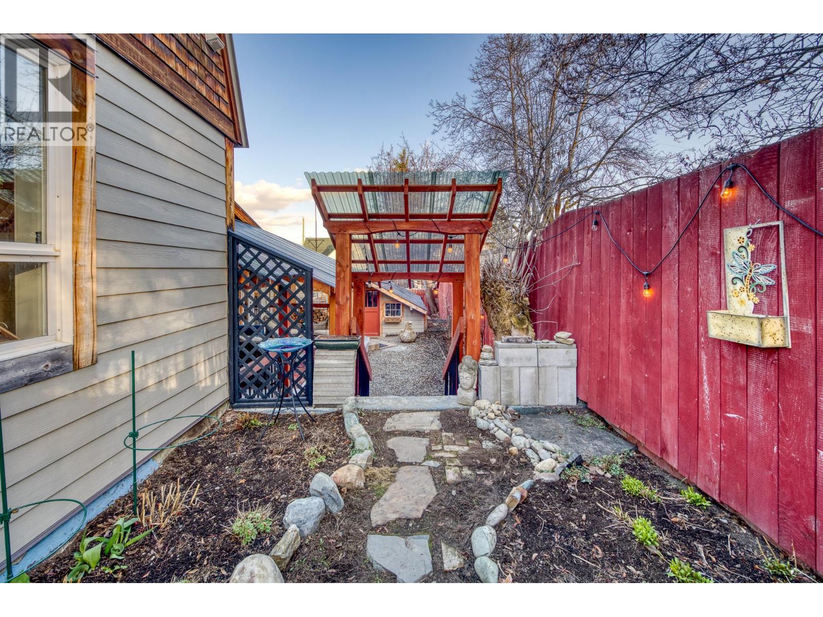 612 NELSON Street - 11