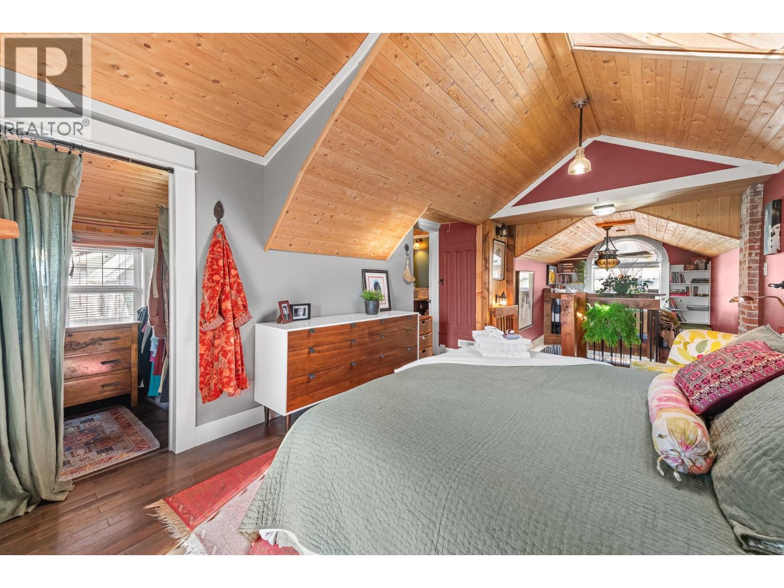 612 NELSON Street - 35