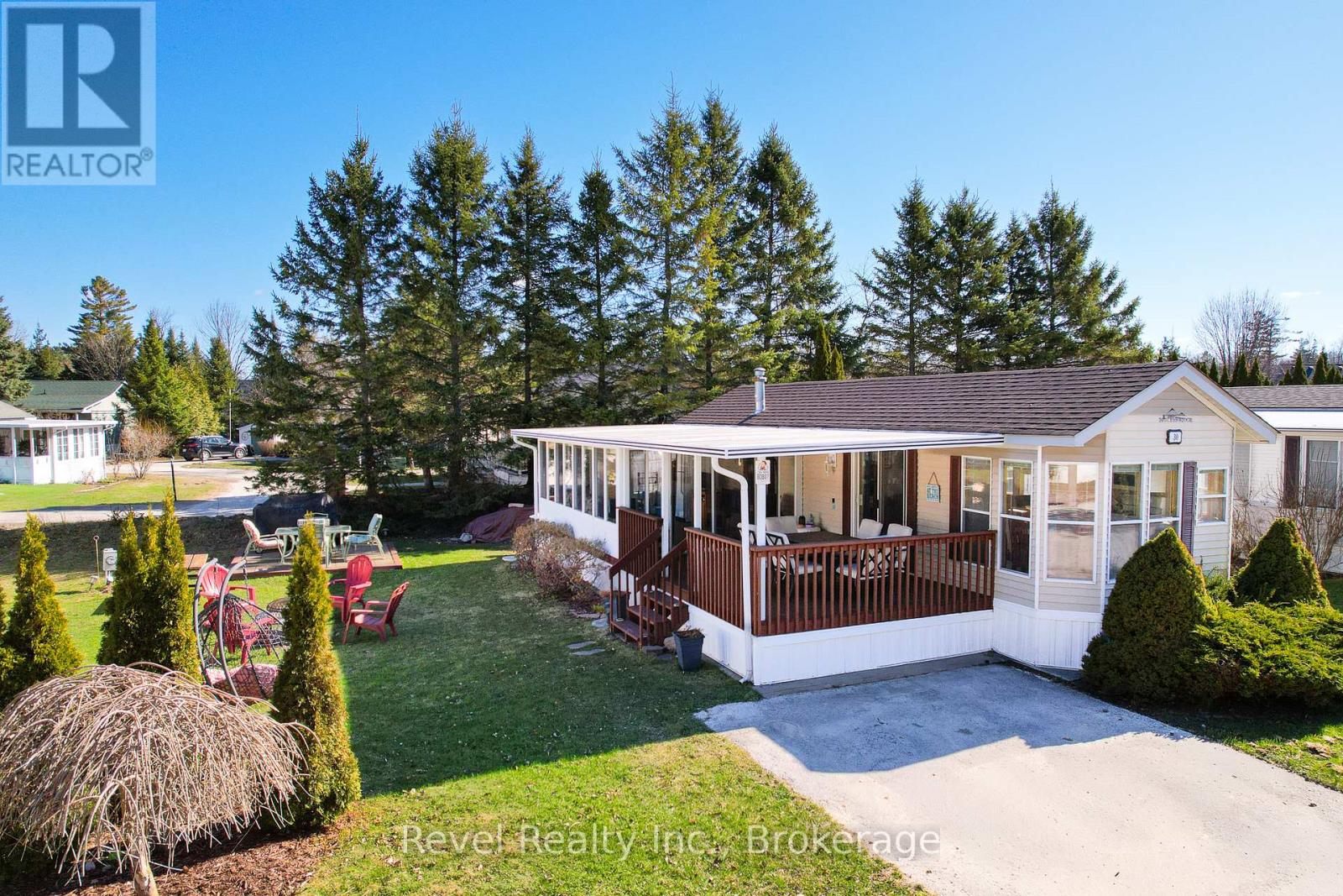 30 HURON CIRCLE - 1