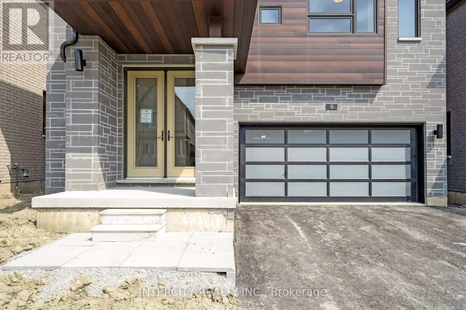 9 KEYWORTH CRESCENT - 2