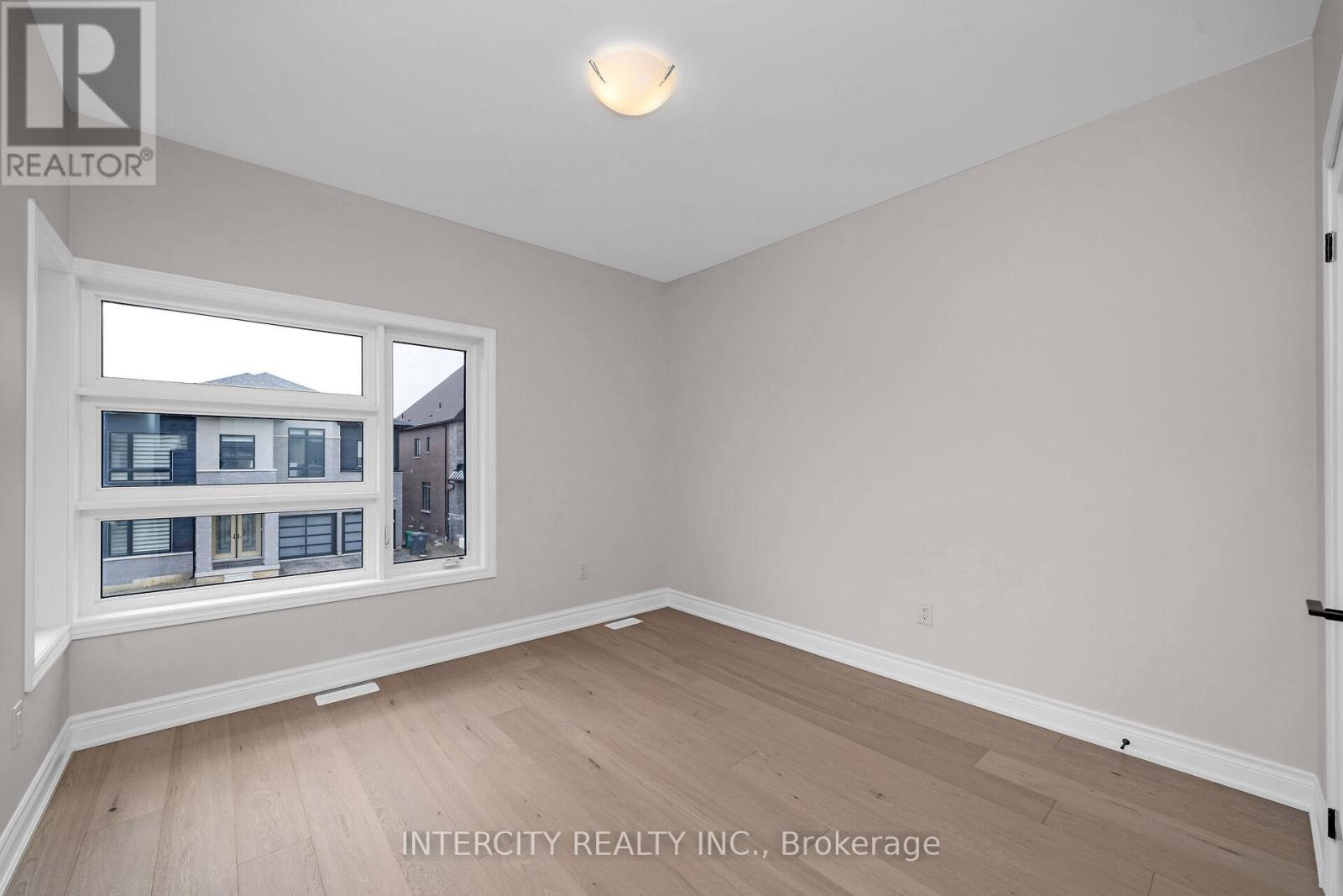 15 KEYWORTH CRESCENT - 21