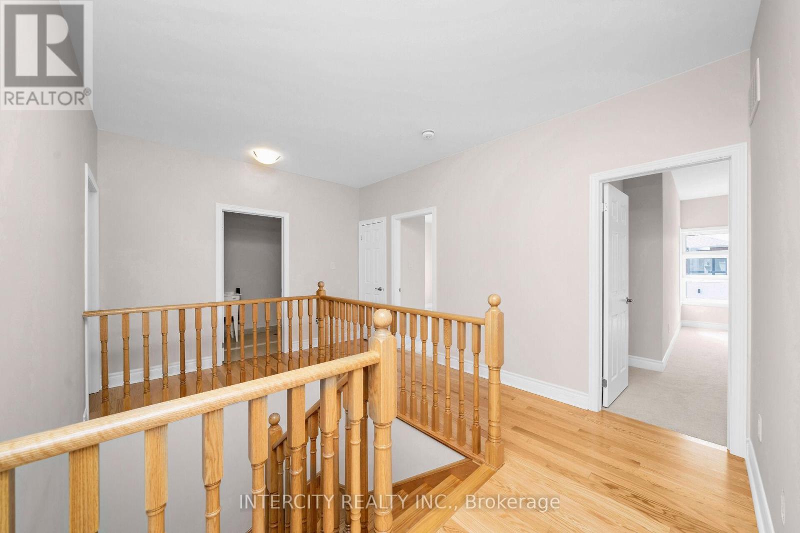 9 KEYWORTH CRESCENT - 32