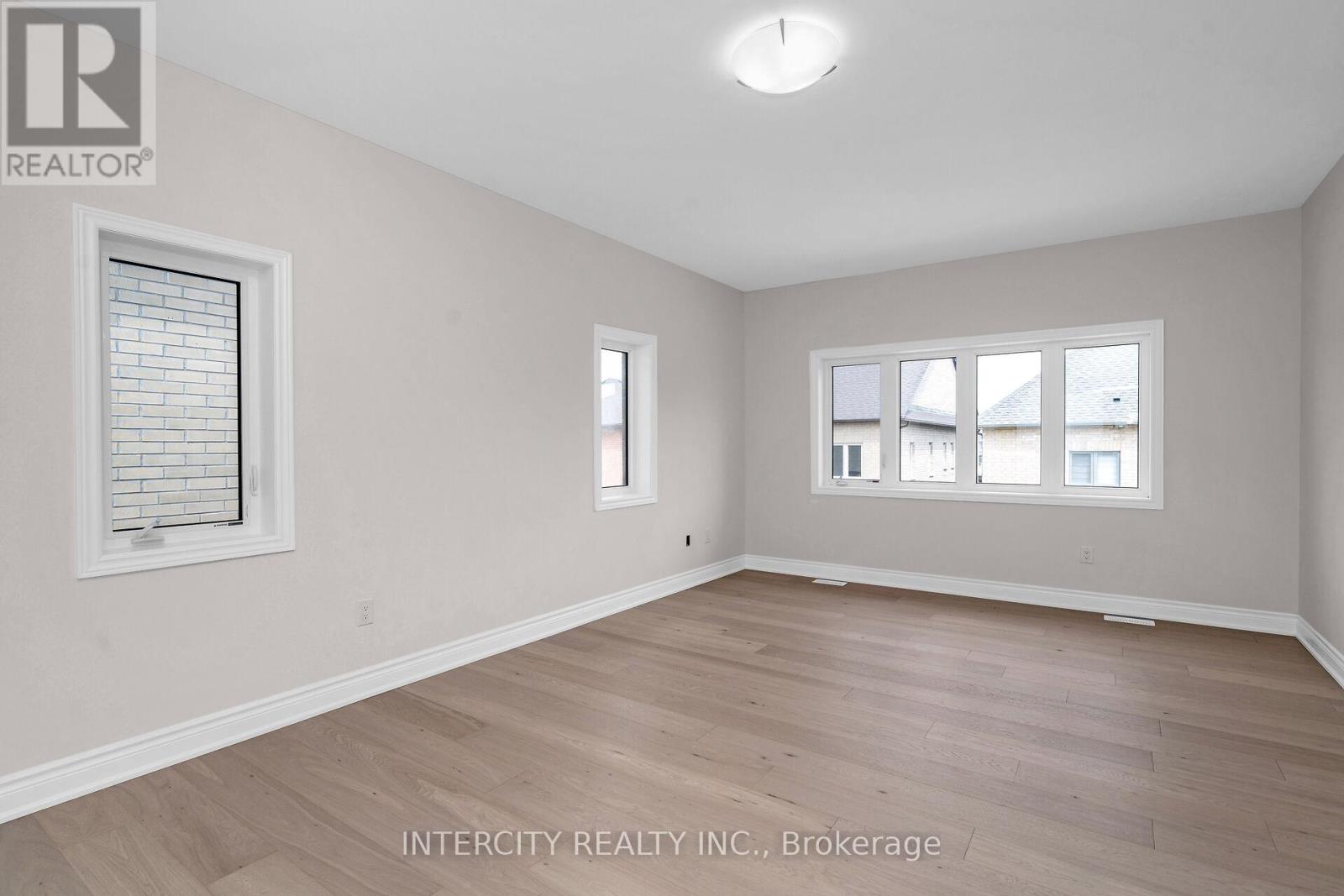 15 KEYWORTH CRESCENT - 16