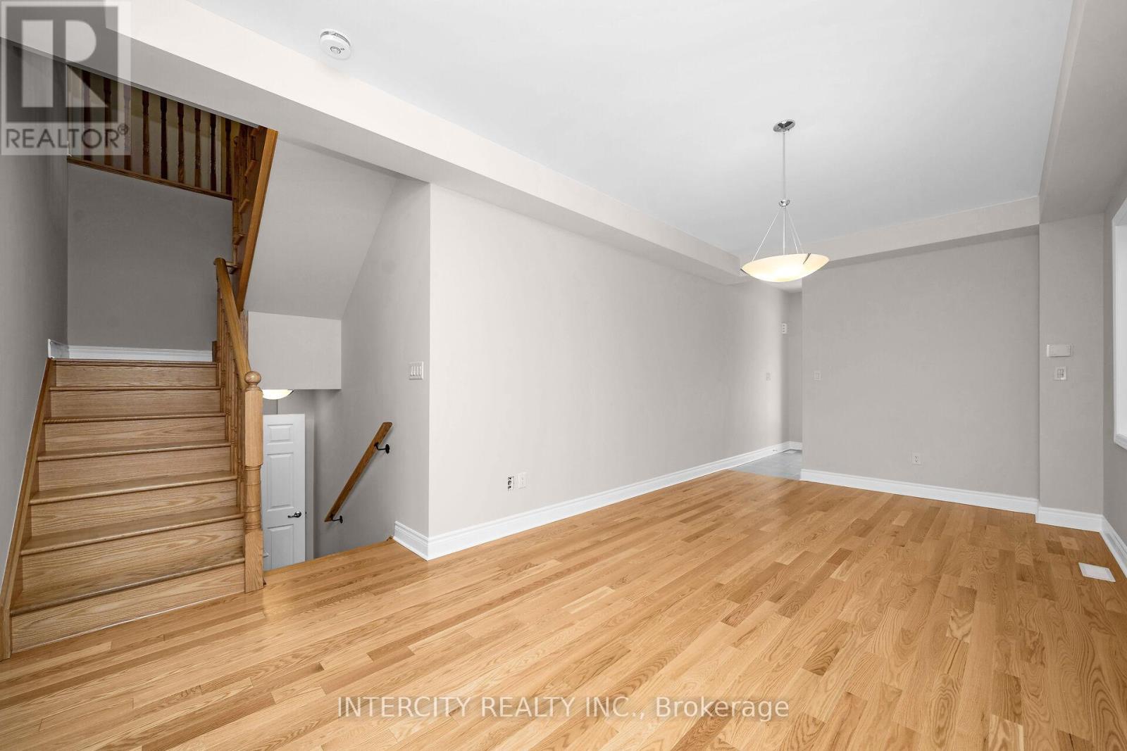 9 KEYWORTH CRESCENT - 5