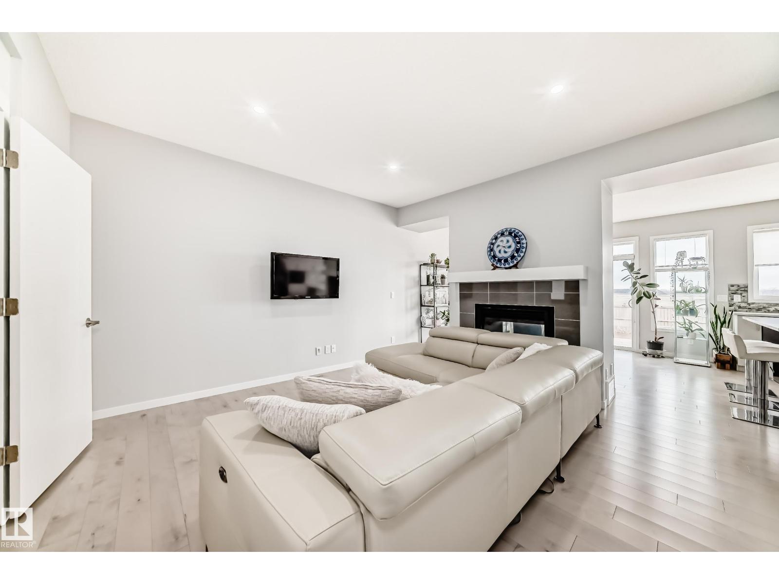 2043 51 ST SW - 14