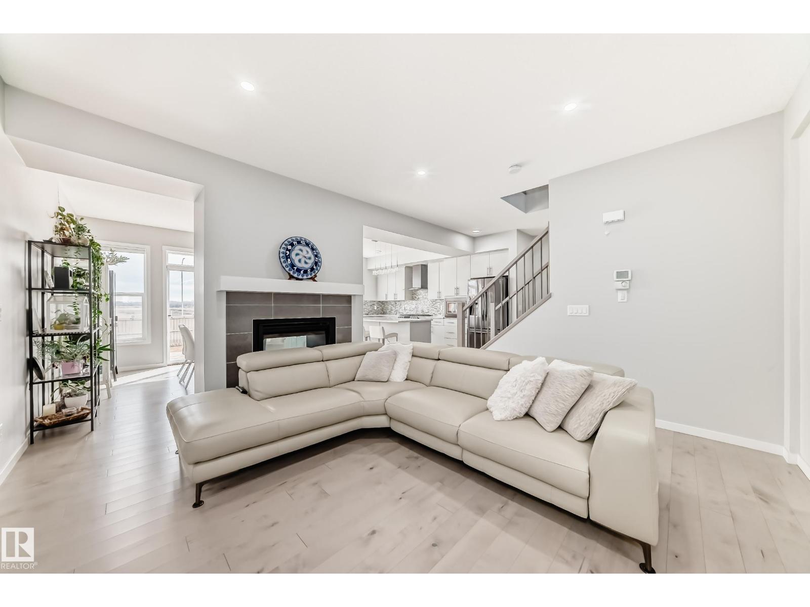 2043 51 ST SW - 16