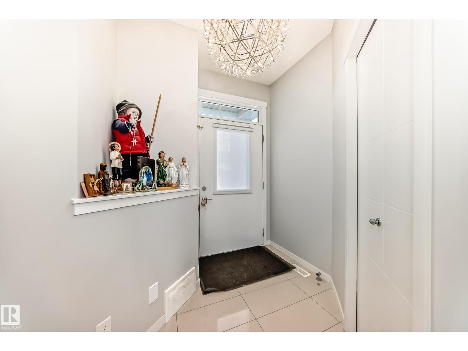 2043 51 ST SW - 2