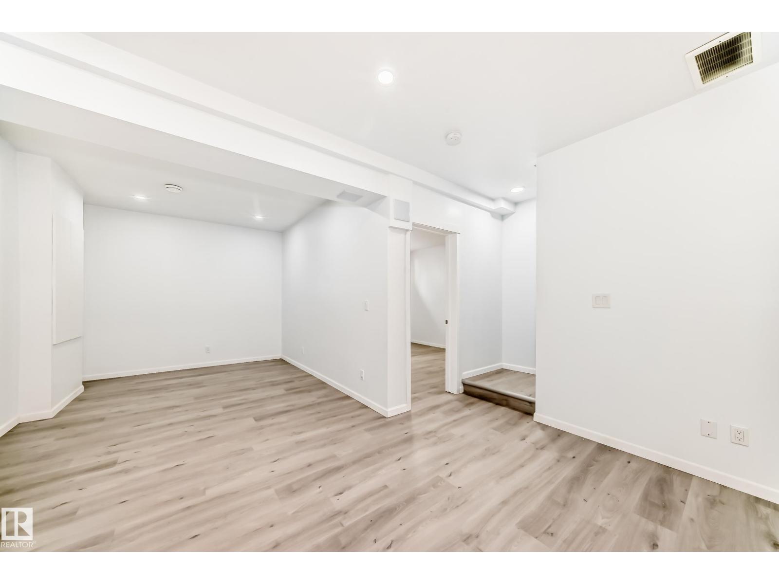 2043 51 ST SW - 43