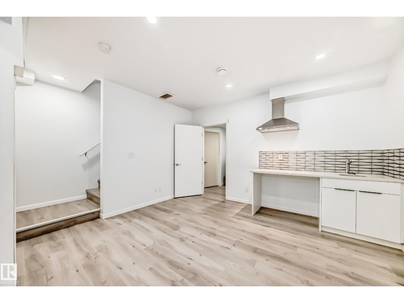2043 51 ST SW - 44