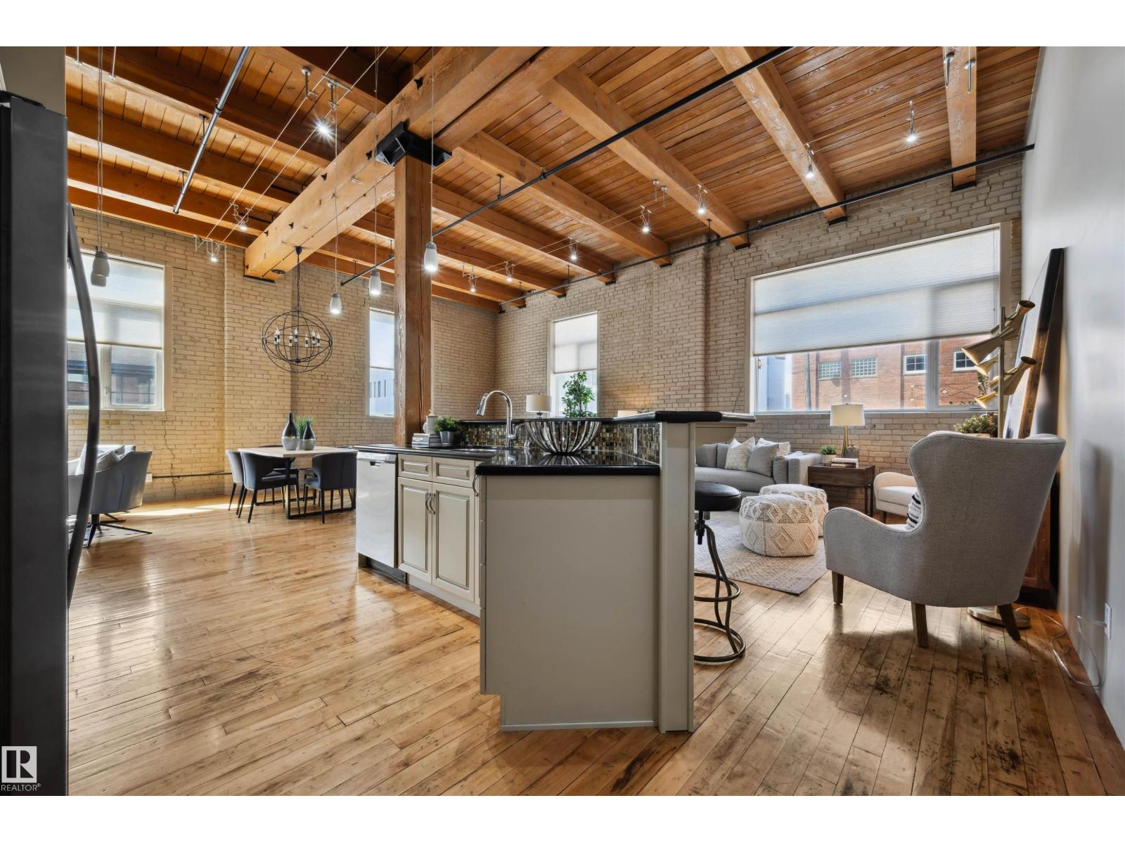 #111 10309 107 ST NW, Edmonton