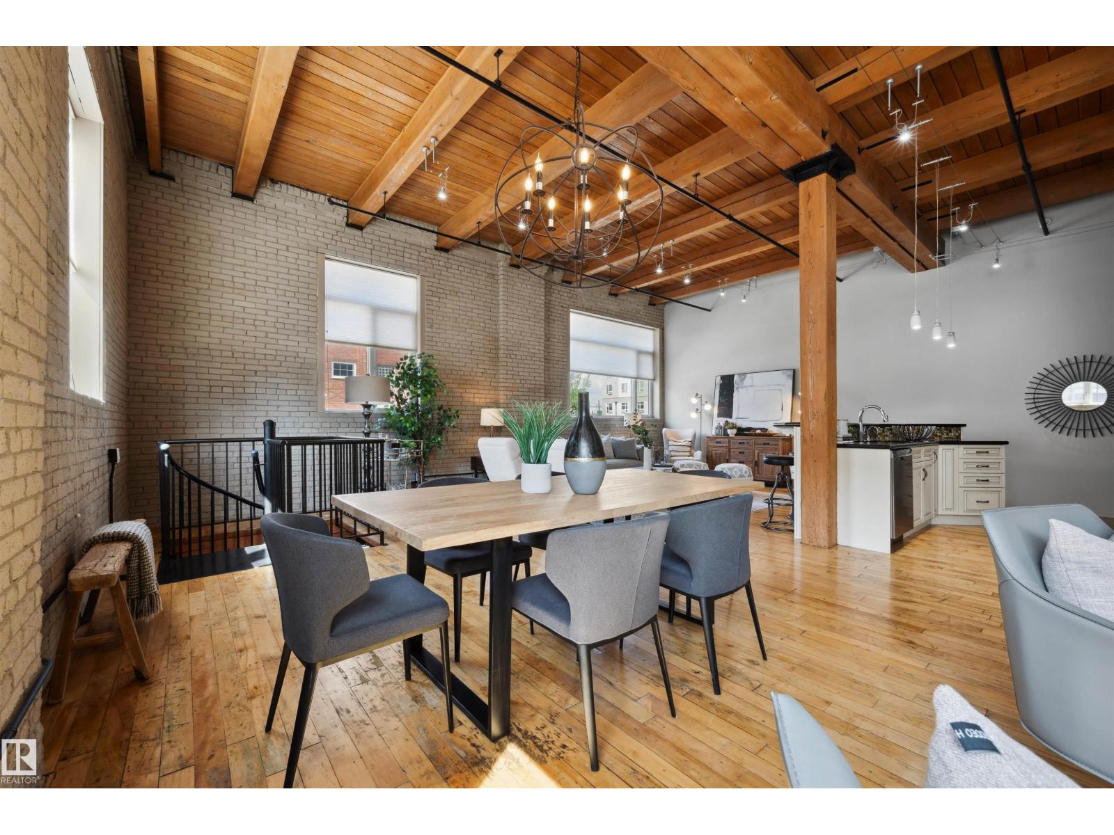 #111 10309 107 ST NW, Edmonton