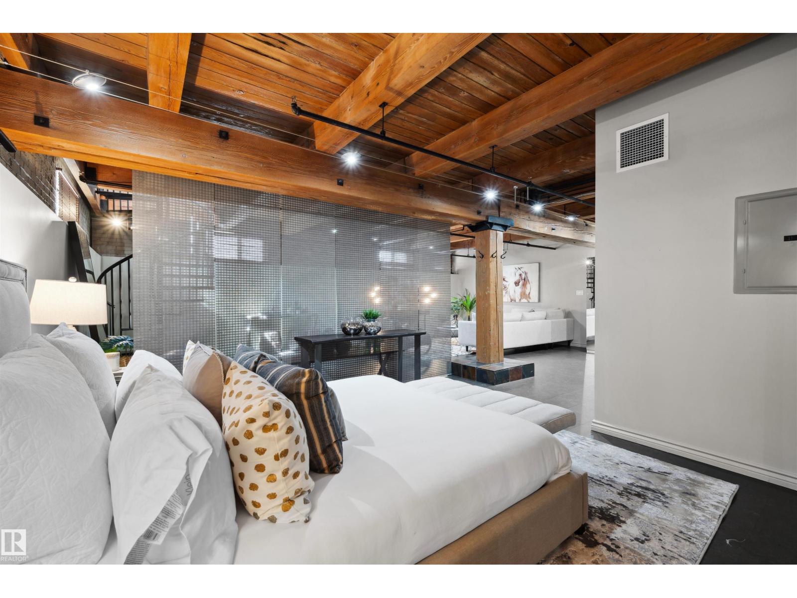 #111 10309 107 ST NW - 30