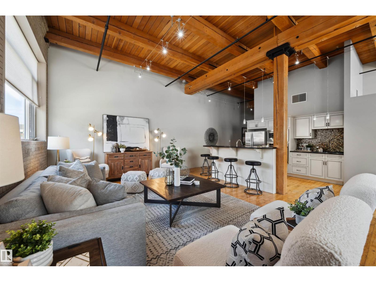 #111 10309 107 ST NW, Edmonton