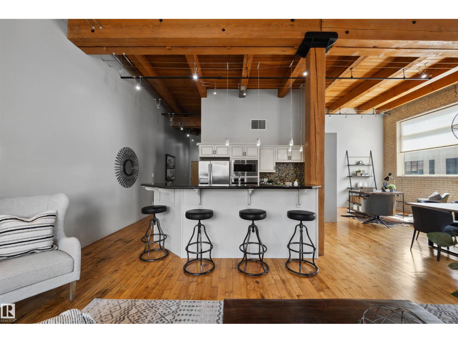 #111 10309 107 ST NW, Edmonton