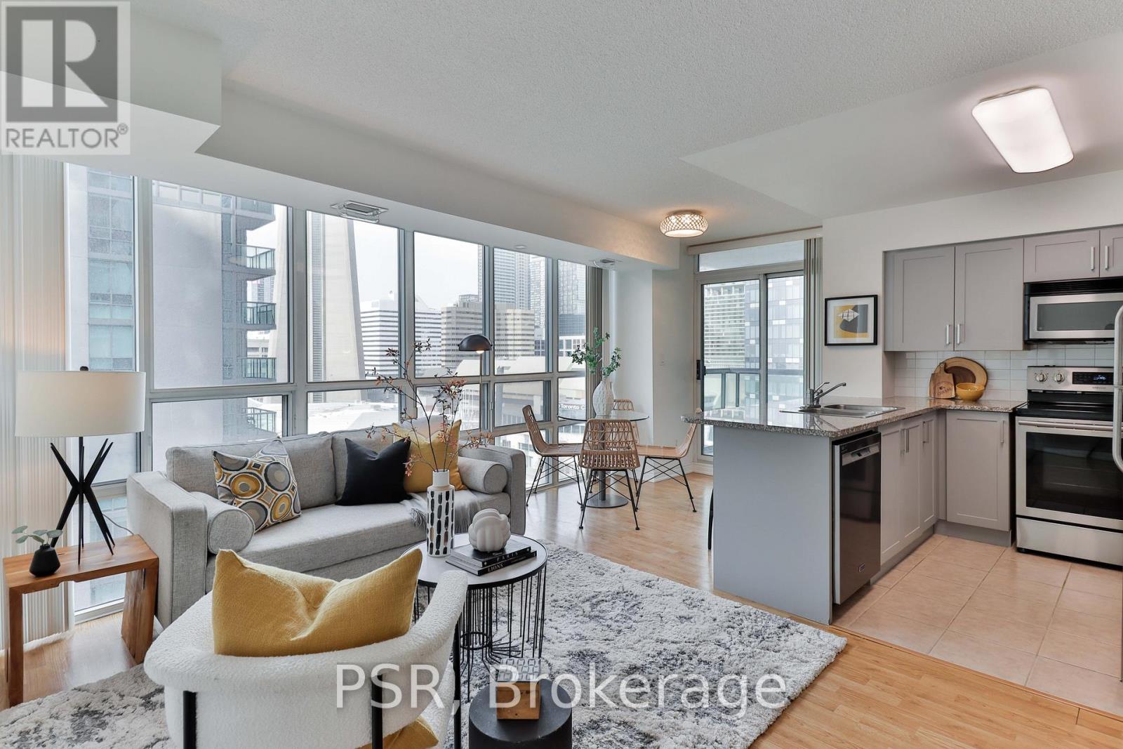 1602 - 30 GRAND TRUNK CRESCENT