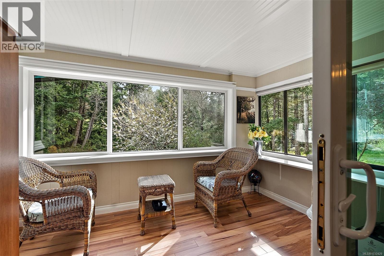 1074 Glen Forest Way, Metchosin