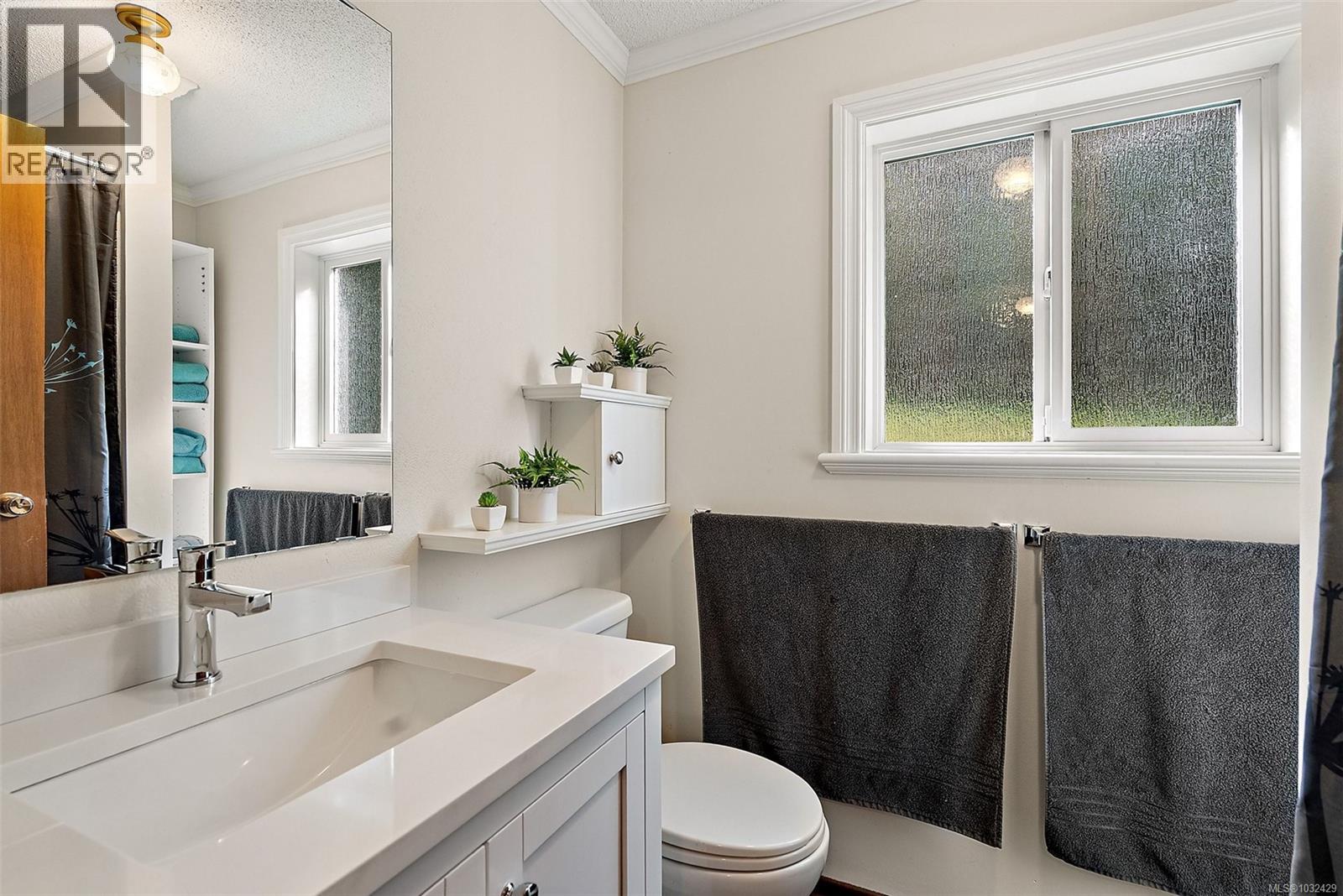 1074 Glen Forest Way, Metchosin
