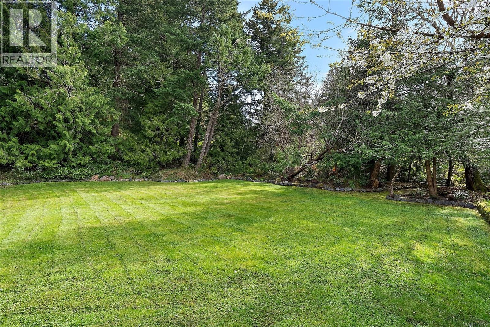 1074 Glen Forest Way, Metchosin
