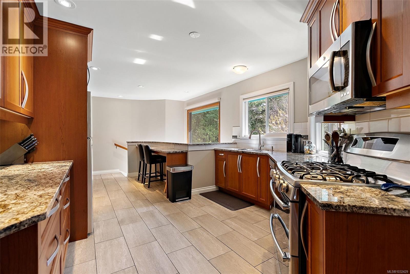 1074 Glen Forest Way, Metchosin