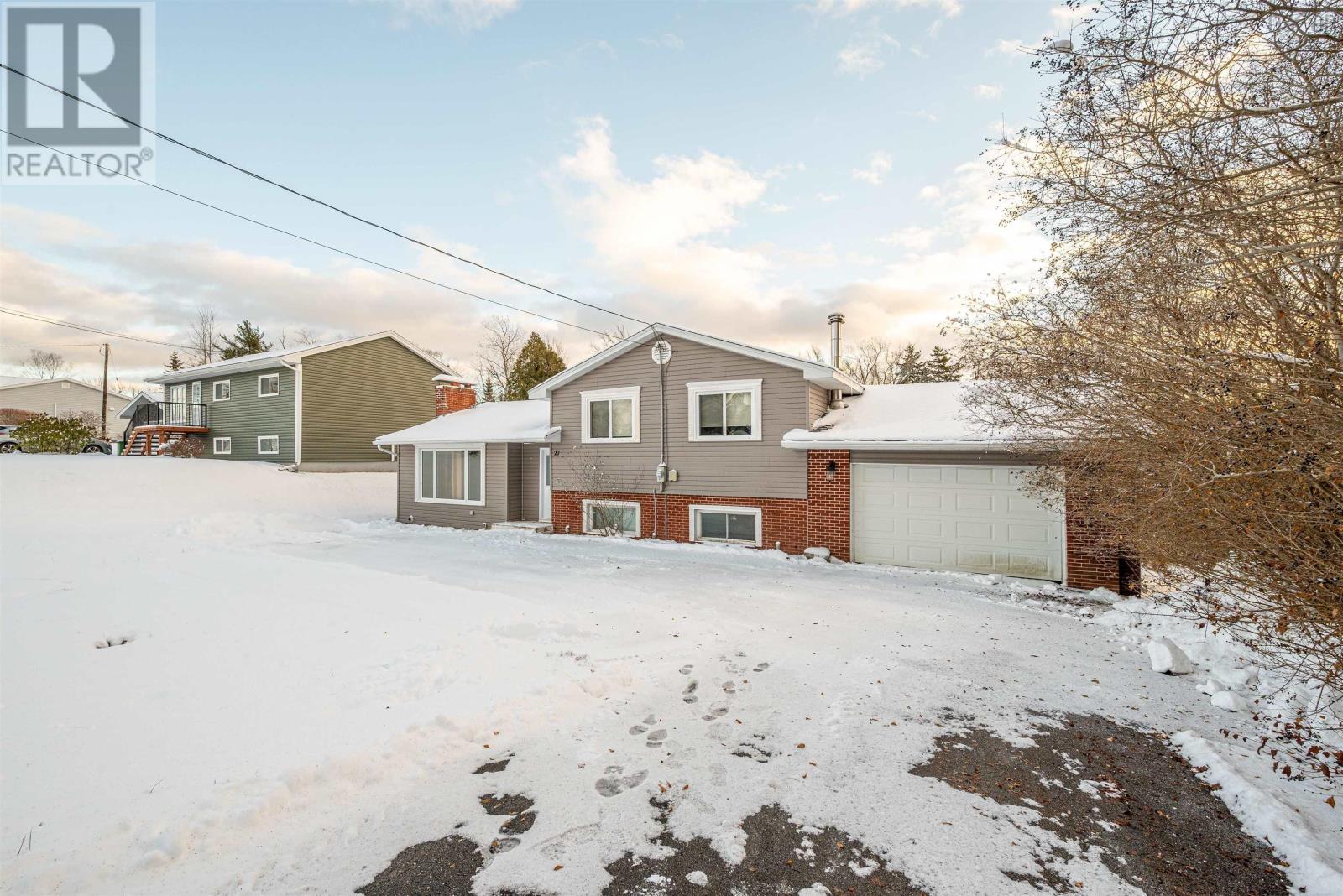 27 GROVE AVENUE - 1