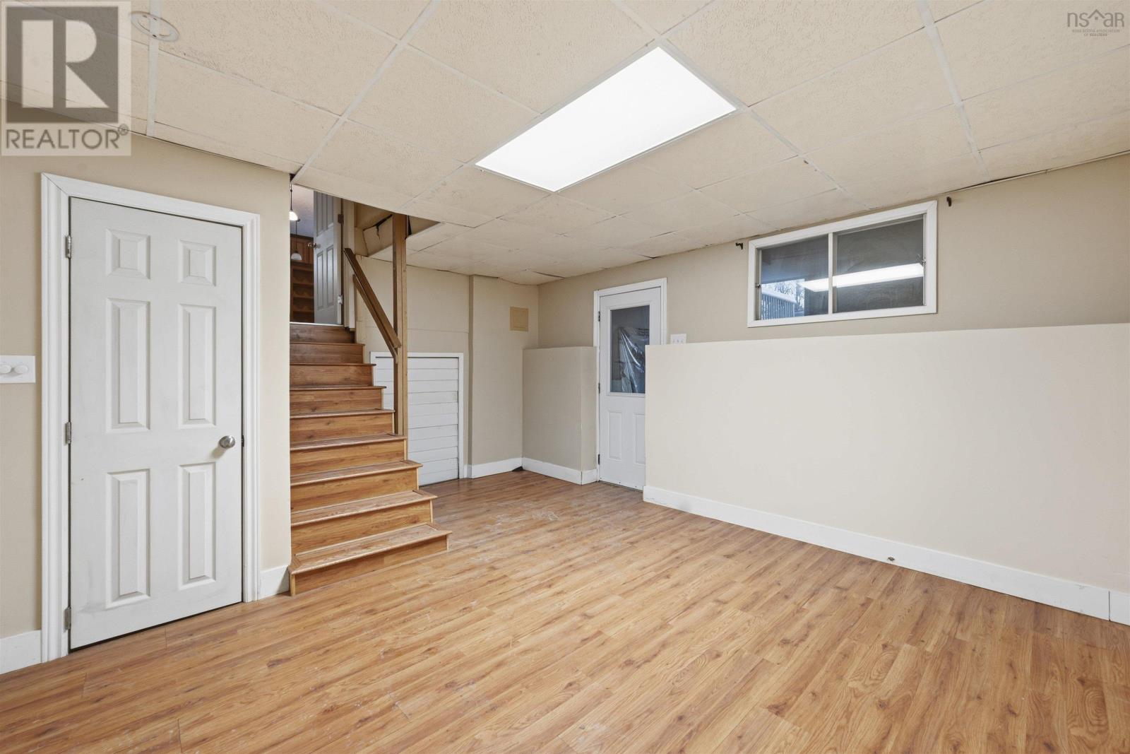 27 GROVE AVENUE - 24