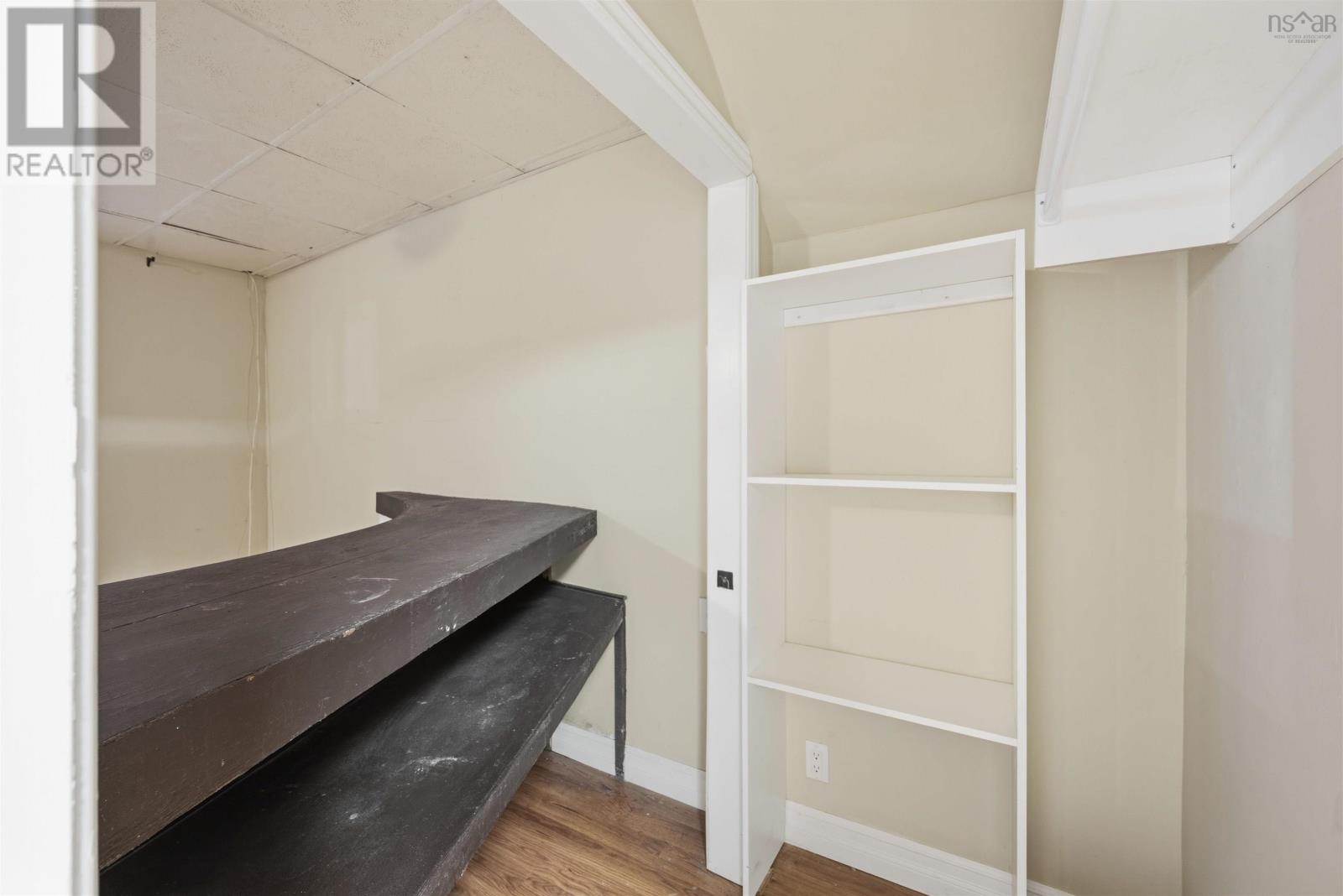 27 GROVE AVENUE - 34