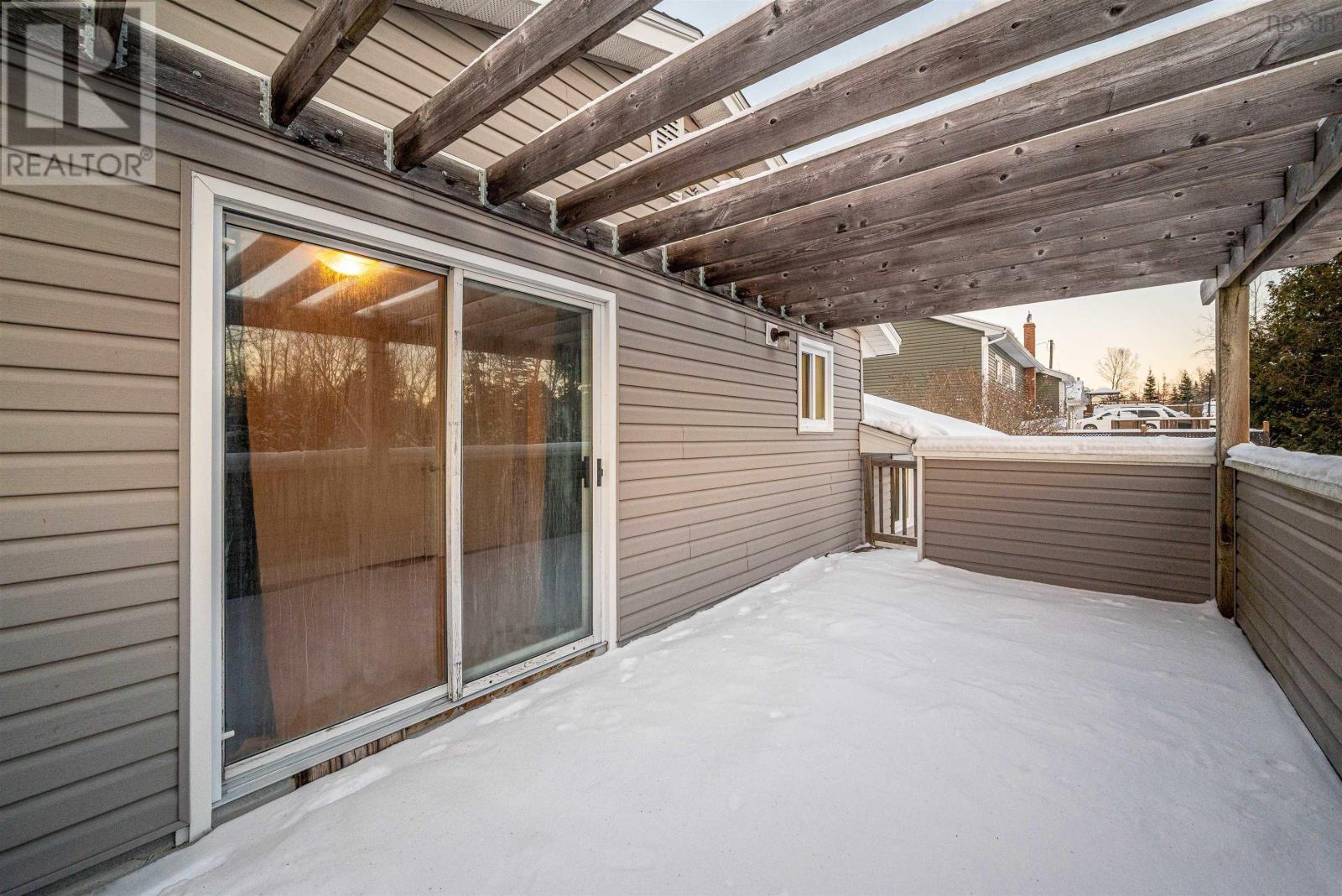 27 GROVE AVENUE - 40