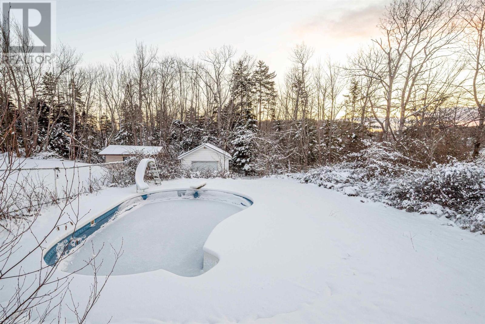 27 GROVE AVENUE - 46