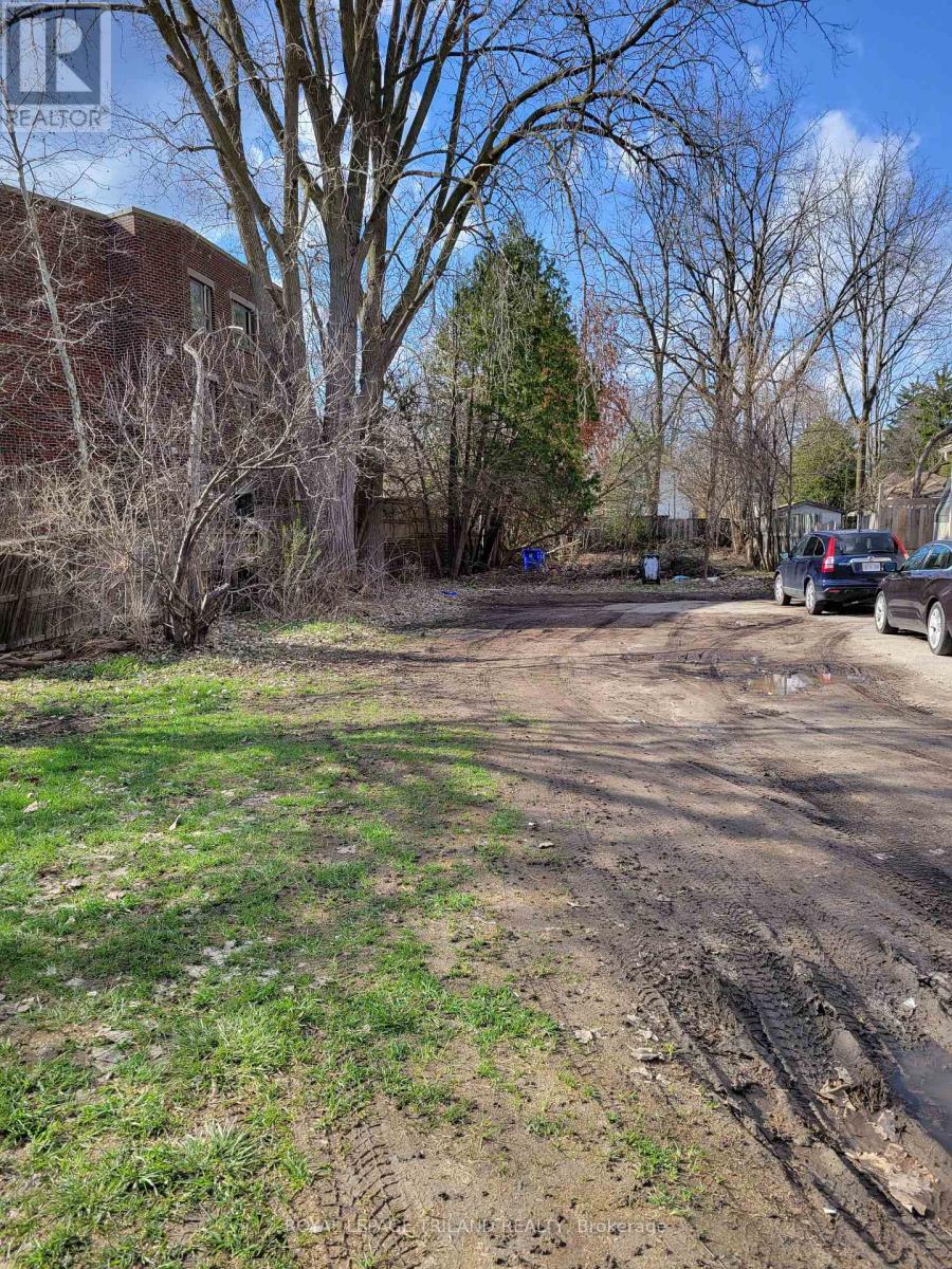 121 RIVERSIDE DRIVE Property Photo