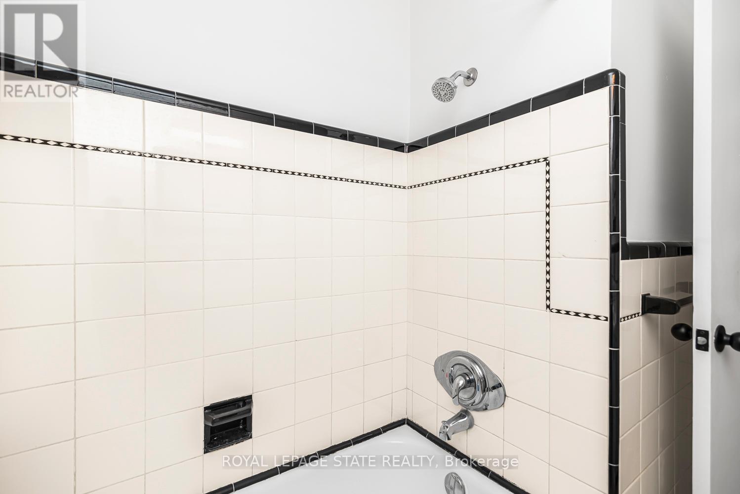 124 BROKER DRIVE - 22