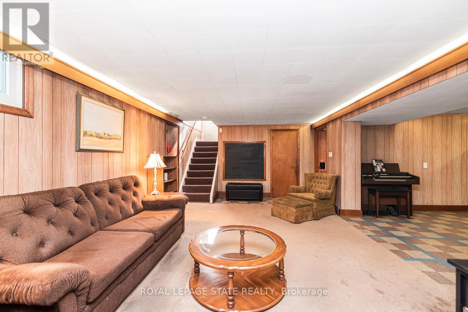 124 BROKER DRIVE - 27