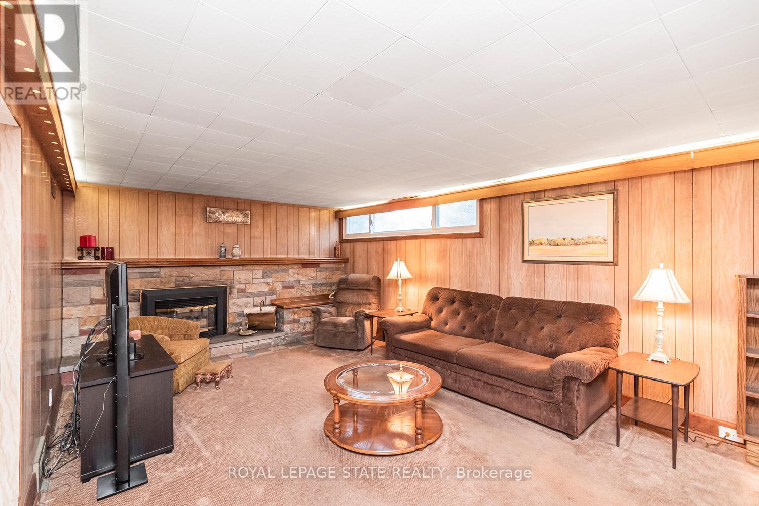124 BROKER DRIVE - 28