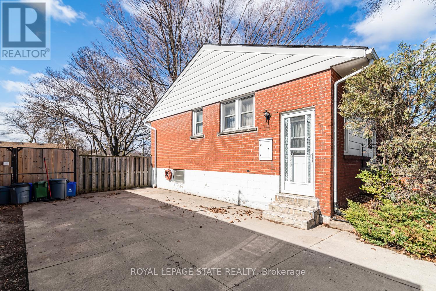 124 BROKER DRIVE - 3