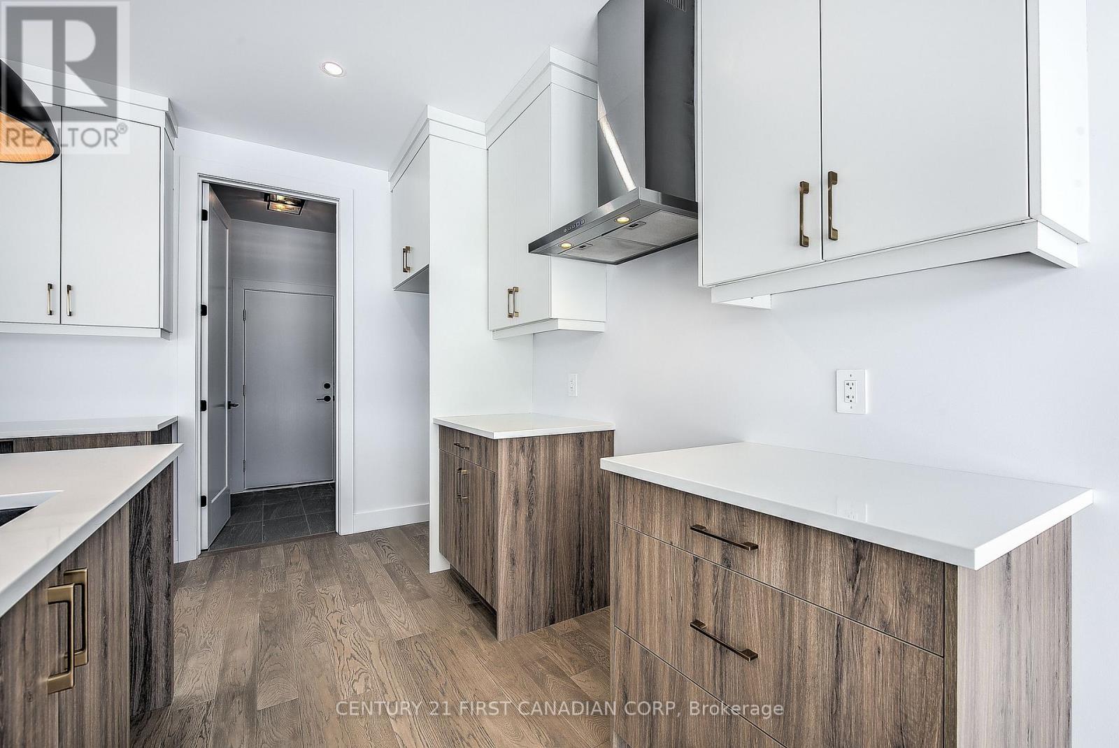 245 HESSELMAN CRESCENT — photo 16