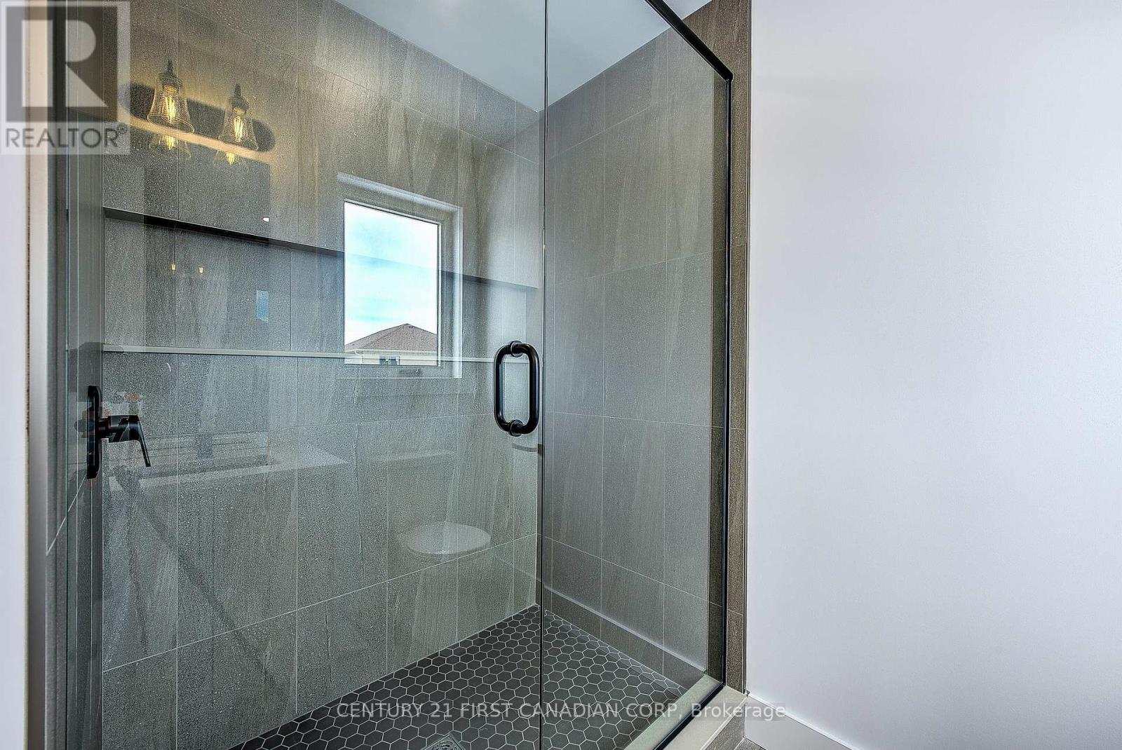 245 HESSELMAN CRESCENT - 24