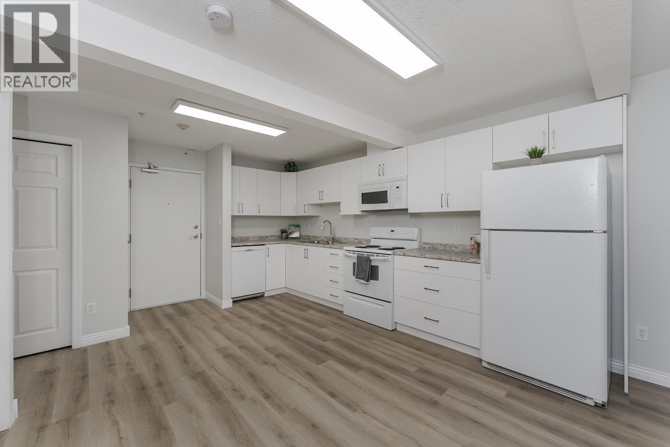 Photo 10 of 32 — 104 2908 HOPKINS ROAD · Prince George, BC