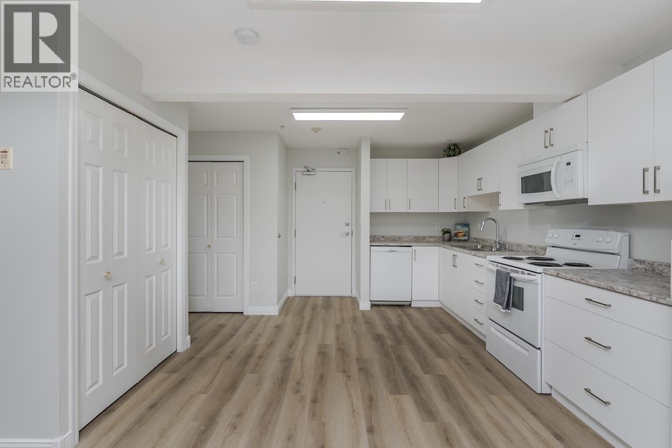 Photo 11 of 32 — 104 2908 HOPKINS ROAD · Prince George, BC