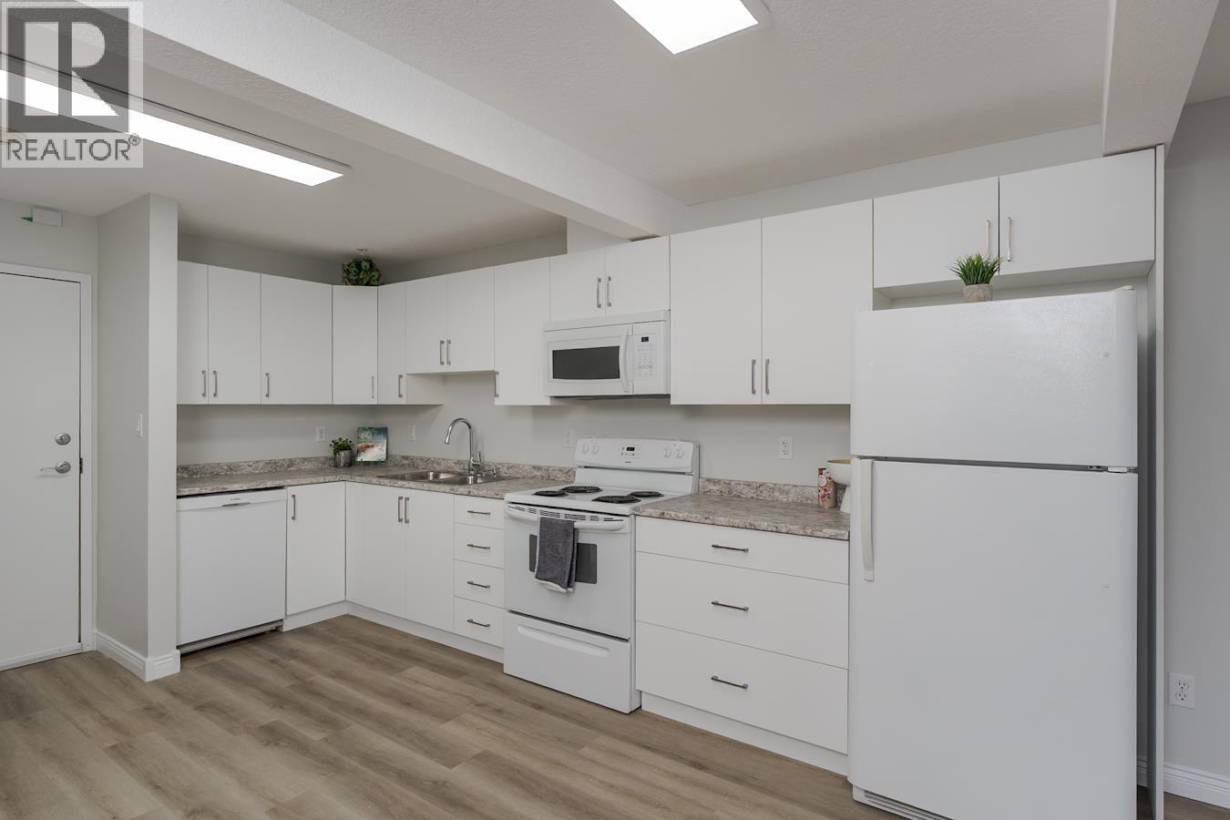 Photo 9 of 32 — 104 2908 HOPKINS ROAD · Prince George, BC