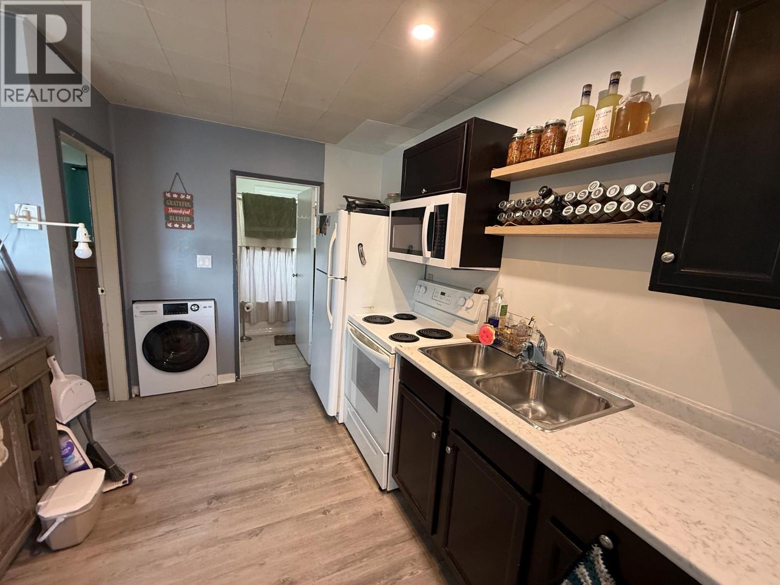 13602 SPENCER Avenue, Summerland