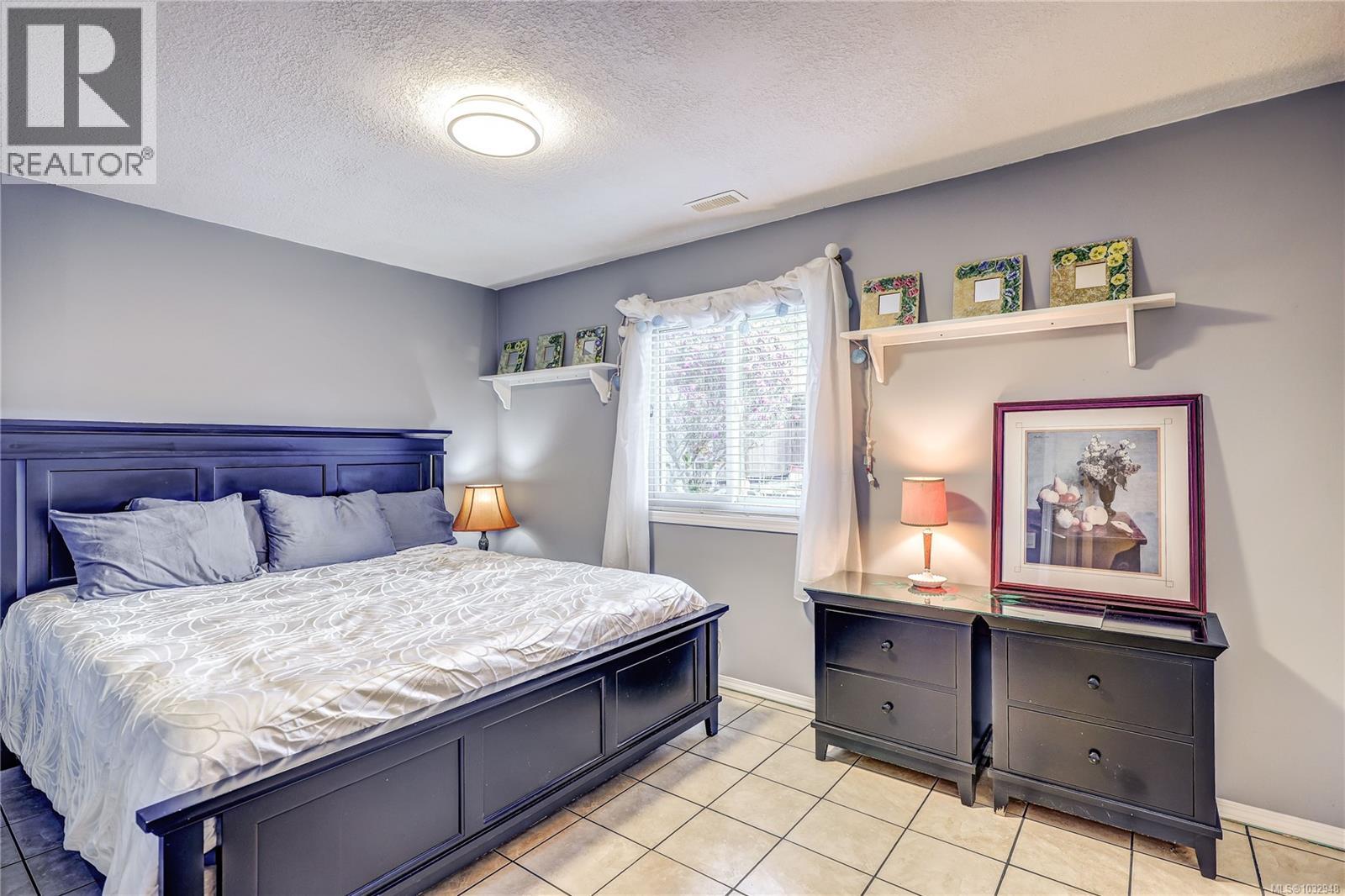 5954 Monashee Way - 32