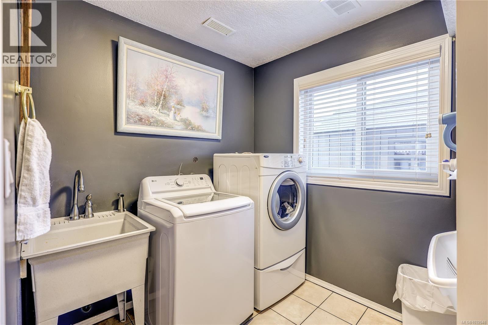 5954 Monashee Way - 35