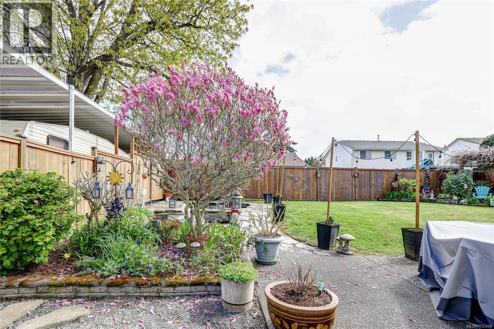 5954 Monashee Way - 40