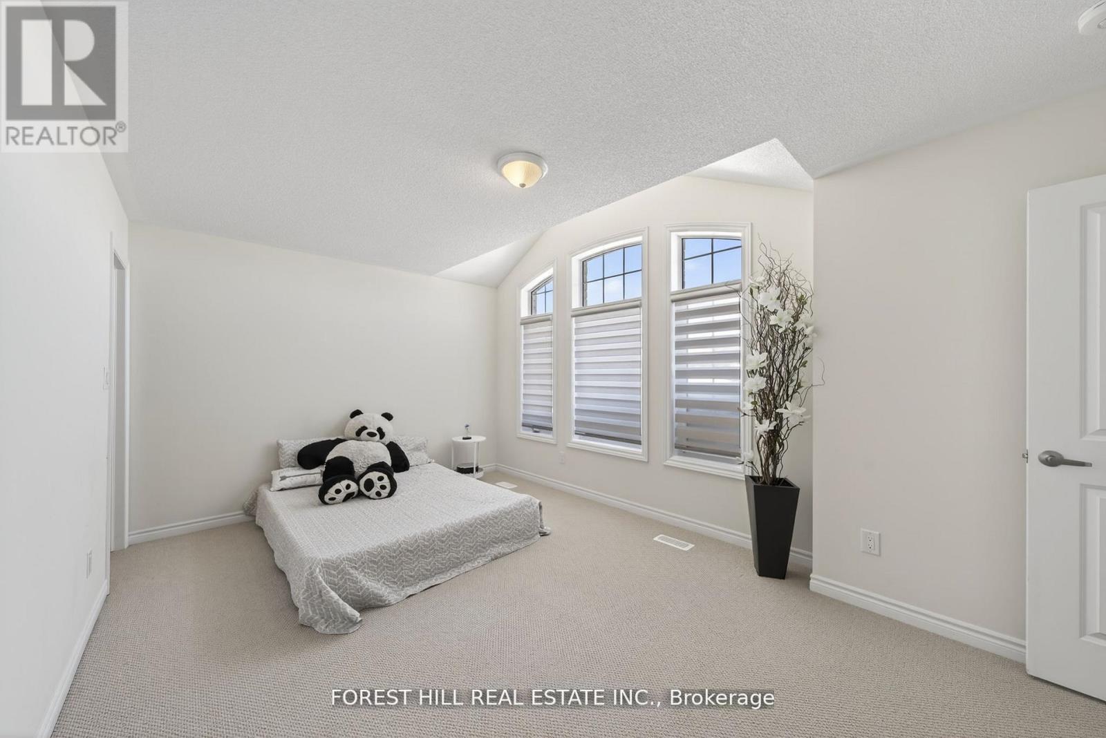 37 RUGMAN CRESCENT - 24
