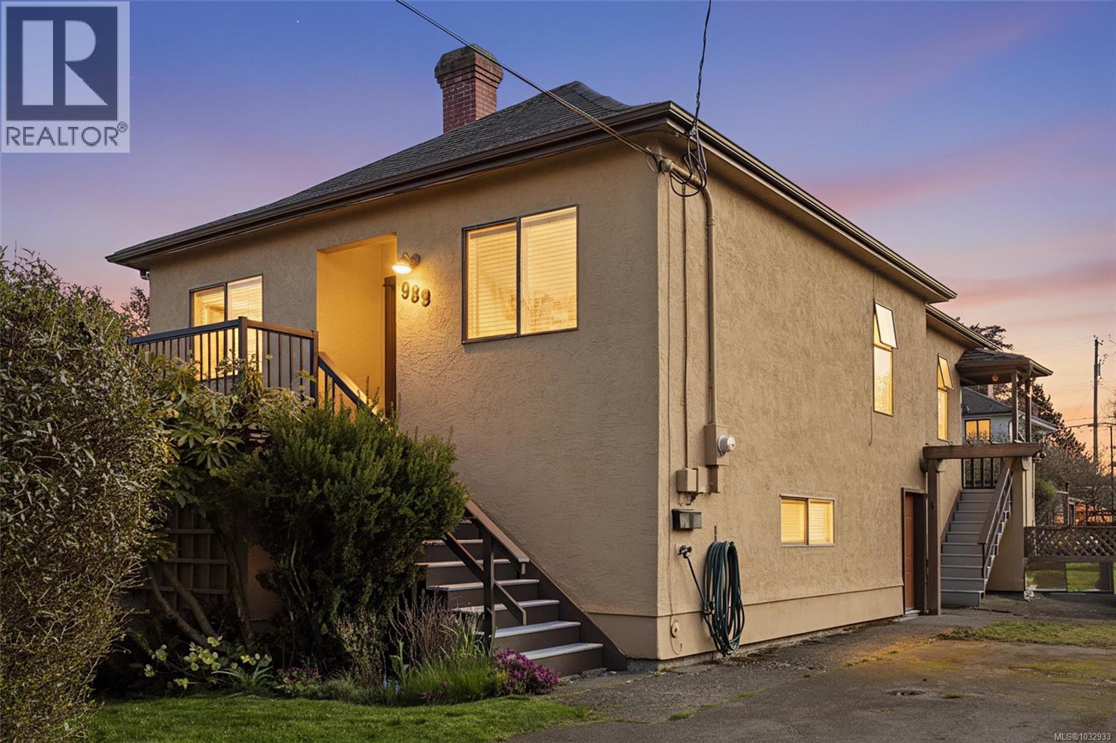 989 Dunsmuir Rd - 1