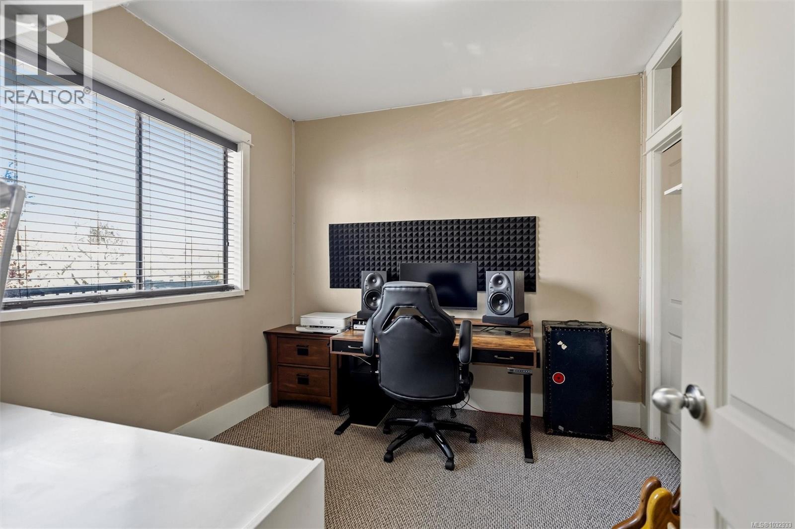 989 Dunsmuir Rd - 18