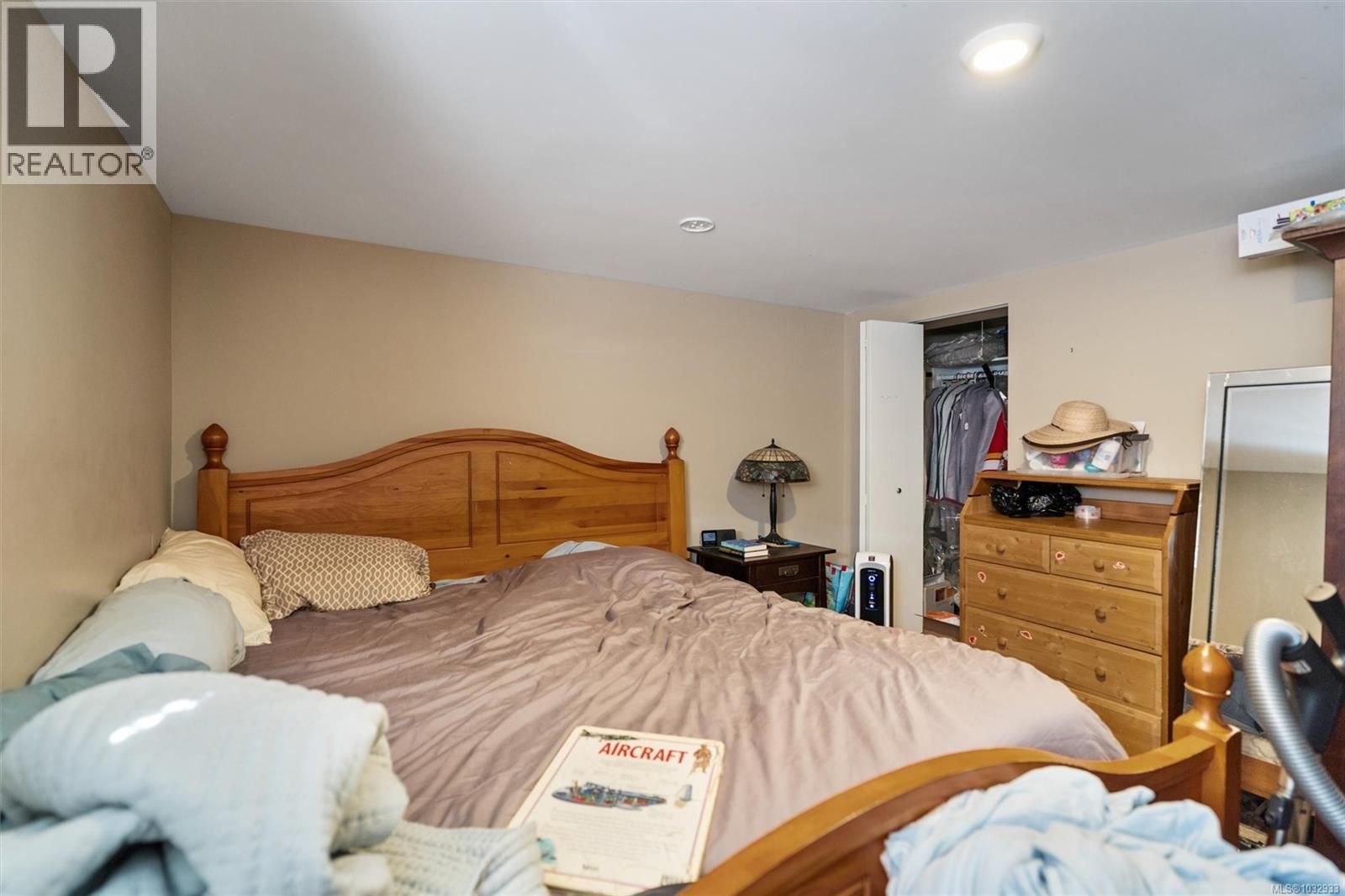 989 Dunsmuir Rd - 32